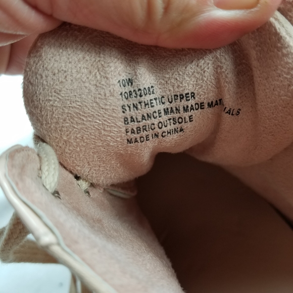 Torrid Solid Beige Sneakers Size 10W. Condition is - Picture 6 of 8